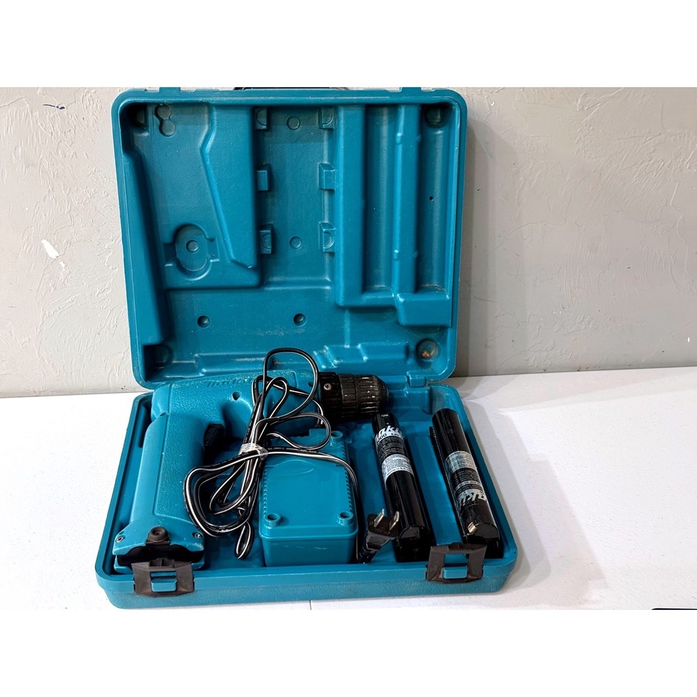 Makita 6095D 9.6V Cordless Drill Kit with 2 Batteries Charger and Hard Case Teal